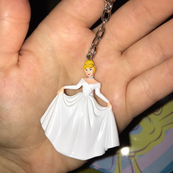 VINTAGE DISNEY PRINCESS KEYCHAINS - Picture 3 of 4